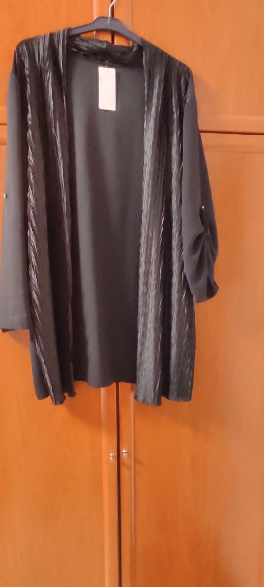 Blazer negro.. Talla grande con etiqueta.