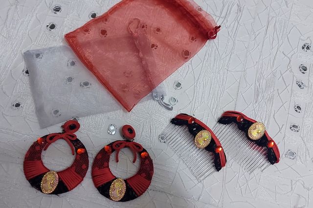 Pendientes y peinetas flamenca o fiesta