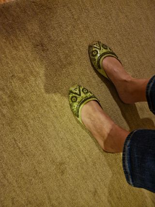 Mules pistacho con abalorios