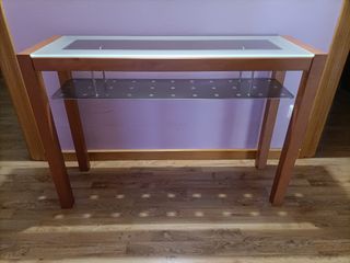 Mueble de entrada, espejo y lámpara