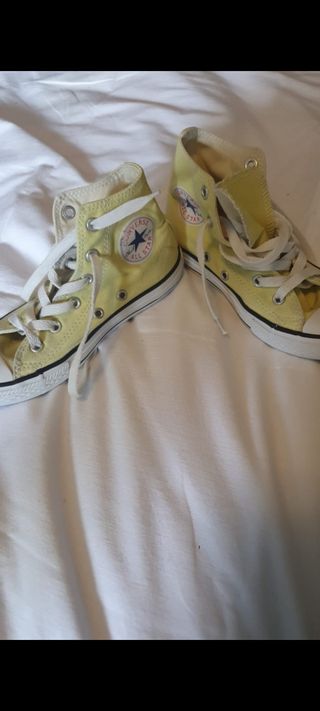 Converse Amarillas Altas