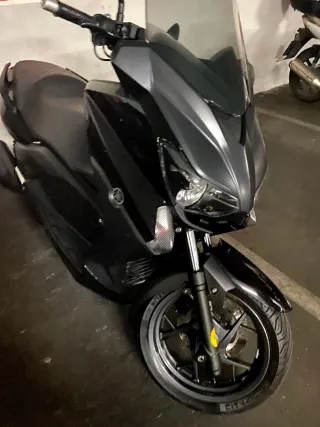Yamaha XMAX 250
