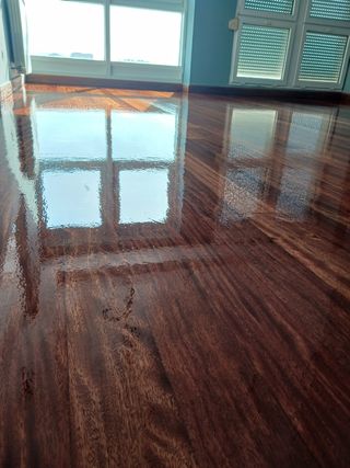 ACUCHILLADO Y BARNIZADO