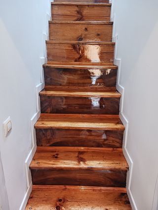 ACUCHILLADO Y BARNIZADO