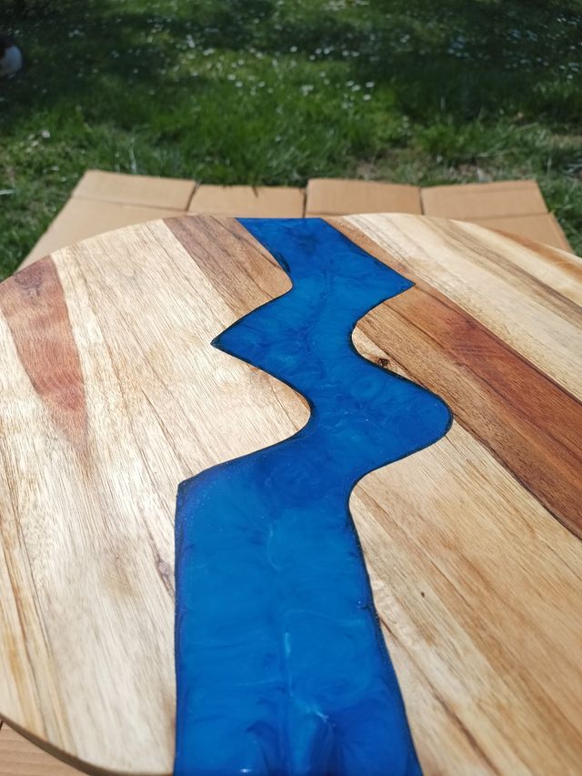 Tavolino in resina e legno