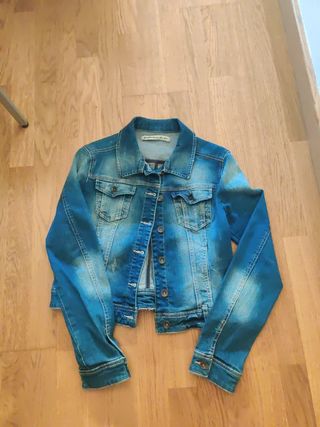 Cazadora vaquera Stradivarius