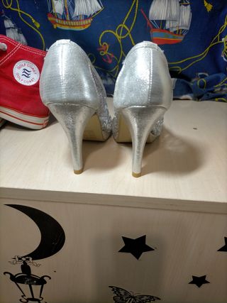 Zapatos preciosos del 37 ,regalo zapatillas del 38