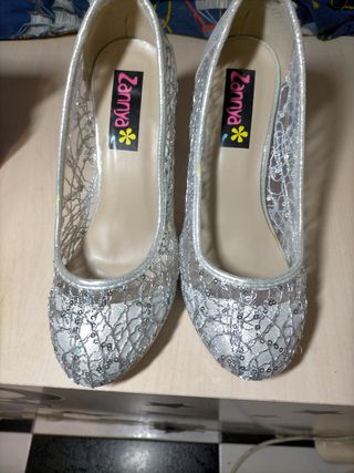 Zapatos preciosos del 37 ,regalo zapatillas del 38