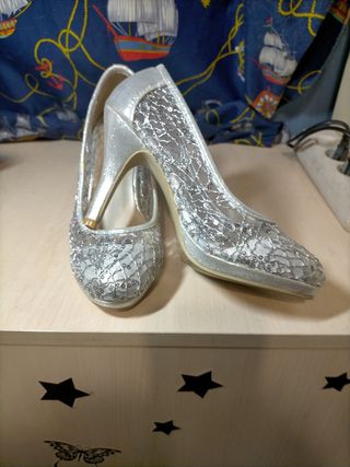 Zapatos preciosos del 37 ,regalo zapatillas del 38
