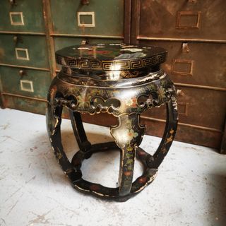mesita auxiliar. Mesa de té. oriental. 