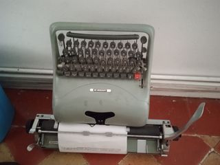 máquina de escribir antigua