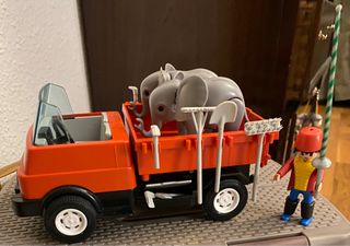 Camión de elefantes domador