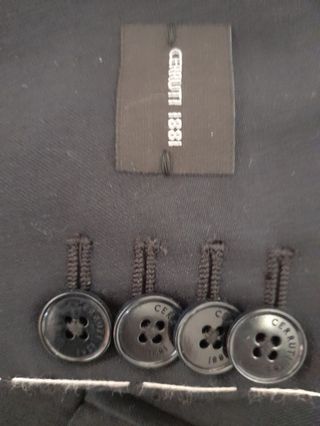 A ESTRENAR, AMERICANA HOMBRE, MARCA CERRUTI .