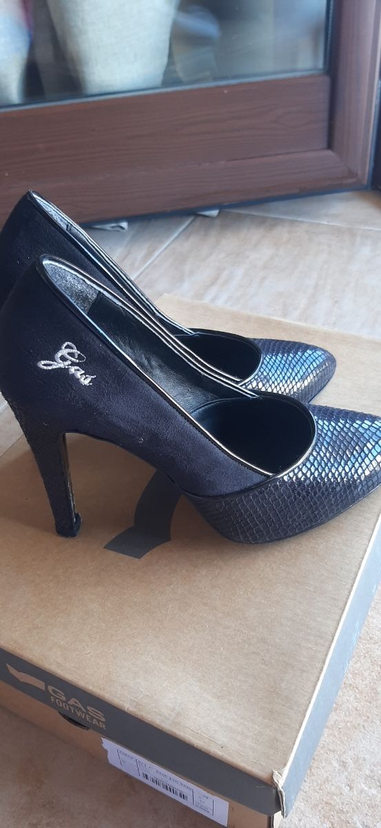 Gas décolleté nere