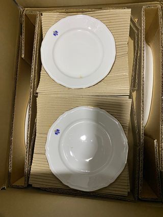 Vajilla de fina porcelana y filo de oro Royal Kent