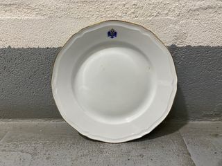 Vajilla de fina porcelana y filo de oro Royal Kent