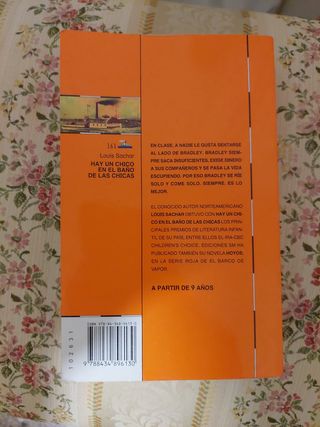 Hay un chico en el baño de las chicas