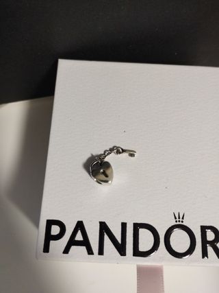 Charm Pandora Corazón con llave  