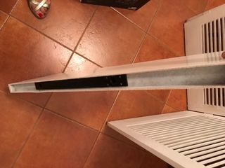 Estante blanco con anclaje oculto