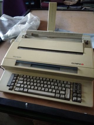 Máquina de escribir Olympia Startype
