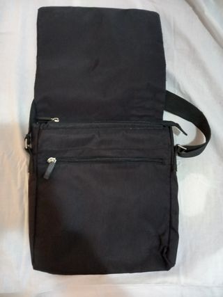 Bolso bandolera, grande, negro de Adolfo Domínguez