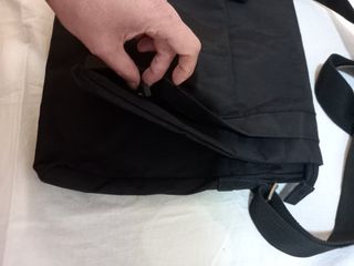 Bolso bandolera, grande, negro de Adolfo Domínguez