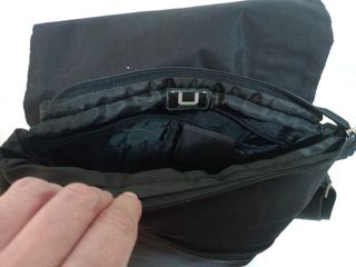 Bolso bandolera, grande, negro de Adolfo Domínguez