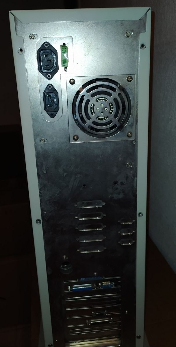 ORDENADOR VINTAGE RETRO GRAN TOWER CON LLAVE