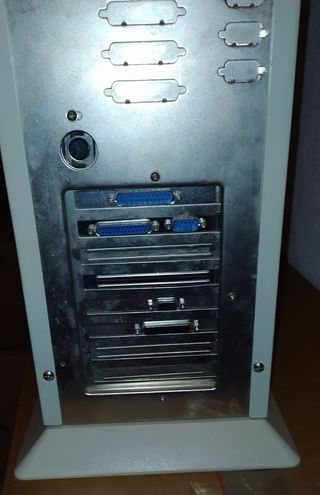 ORDENADOR VINTAGE RETRO GRAN TOWER CON LLAVE