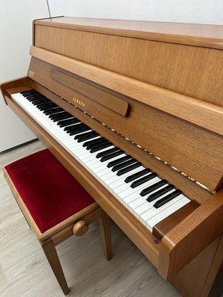 Piano vertical Yamaha