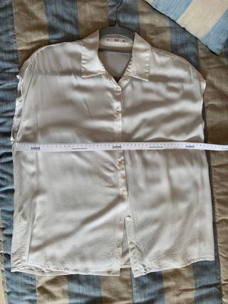Camisa blanca sin mangas, de Mango, talla S.