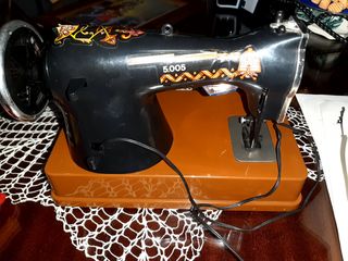 MAQUINA DE COSER DE JUGUETE MARCA ROMAN