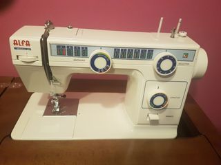 máquina de coser y remalladora junto o x separado