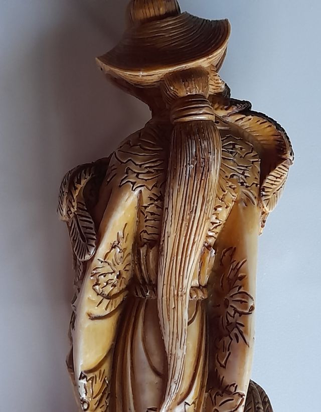 Figura Dama Chiná in resina di alabastro