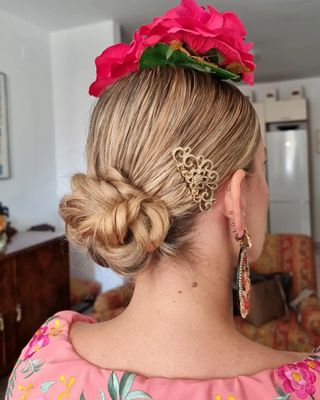 MAQUILLAJE Y PEINADO