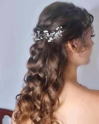 MAQUILLAJE Y PEINADO