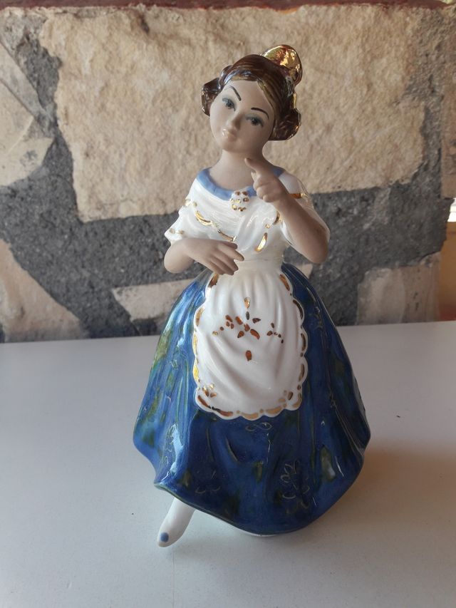 FIGURA FALLERA PORCELANA