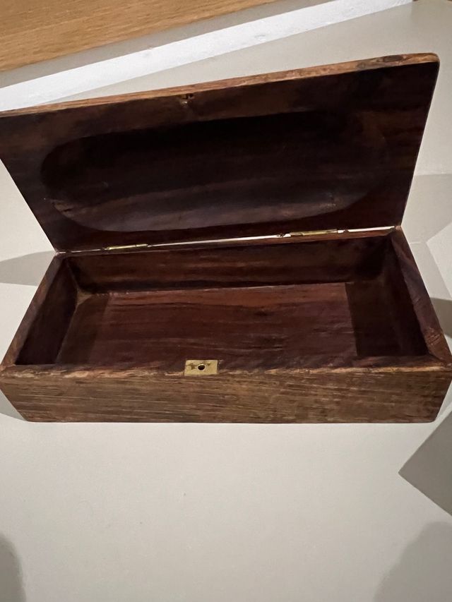 Dos. Cajas joyeros de madera.