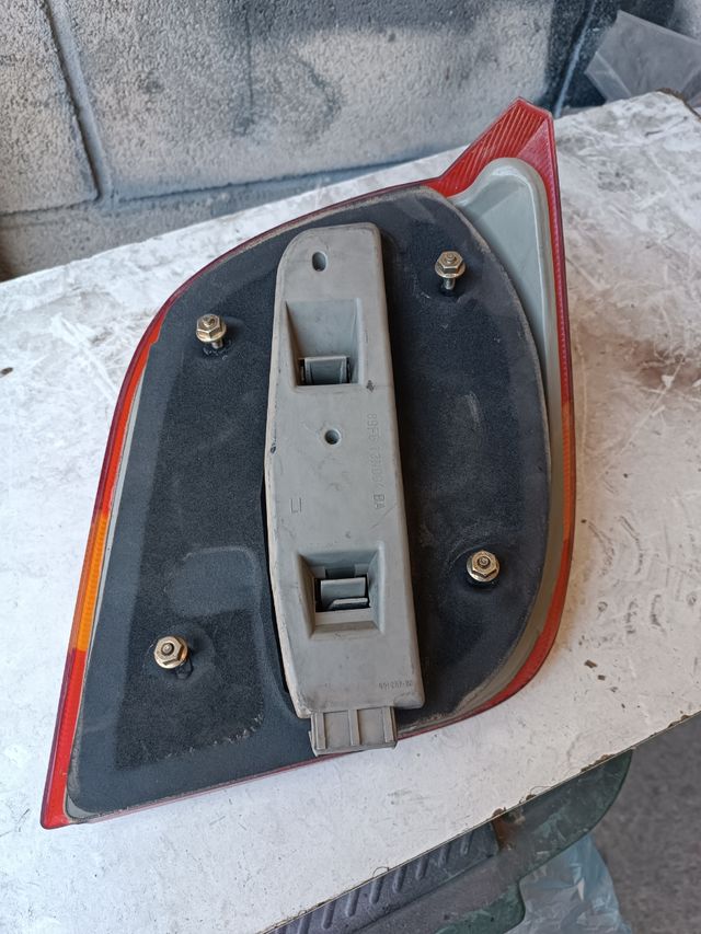 piloto trasero izquierdo Ford fiesta 