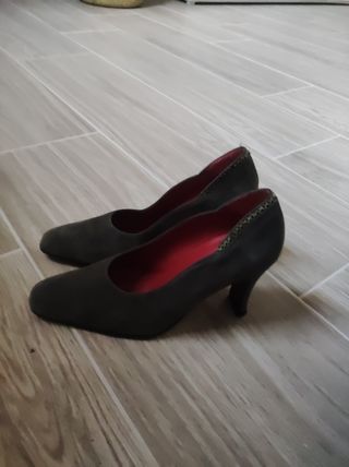 tacones piel N.36 marca J.R. García