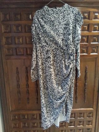 VESTIDO AJUSTABLE CON FRUNCES,XL.H&M, sin estrenar