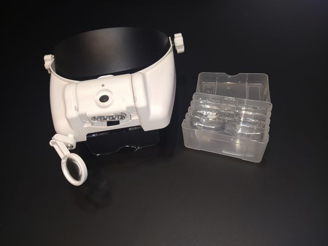 Frontal con luz led y lentes.