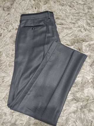 Traje hombre de Zara en color gris.