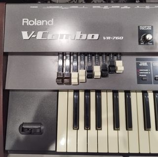 piano de escenario Roland VR-760 V-Combo