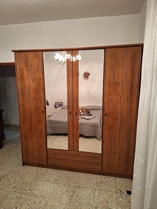 Conjunto  Armario y cómoda con espejo