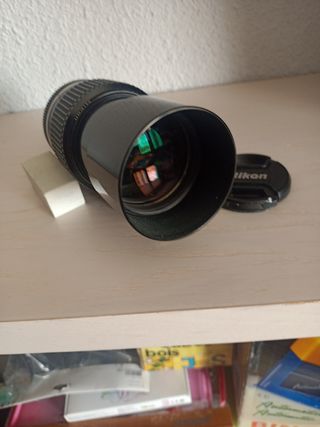 Óptica tele NIKKOR 200 MM/4 AI, parasol integrado