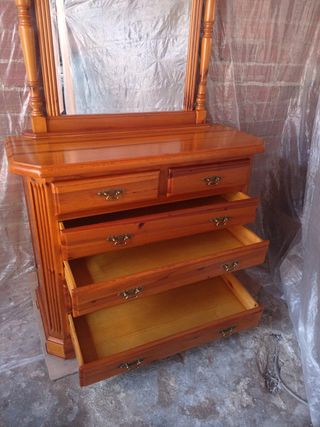 Cómoda con espejo