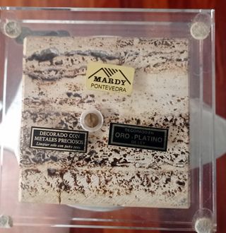 Figura Galos decorada en oro y platino