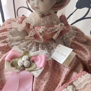 Bambola di porcellana