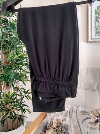 Pantalón negro de Zara 